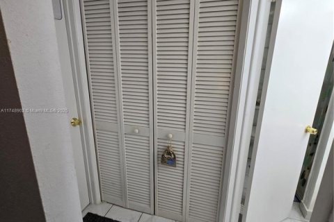 Copropriété à vendre à Miami, Floride: 3 chambres, 137.87 m2 № 2012162 - photo 21