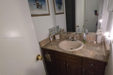 Copropriété à vendre à Miami, Floride: 3 chambres, 137.87 m2 № 2012162 - photo 18