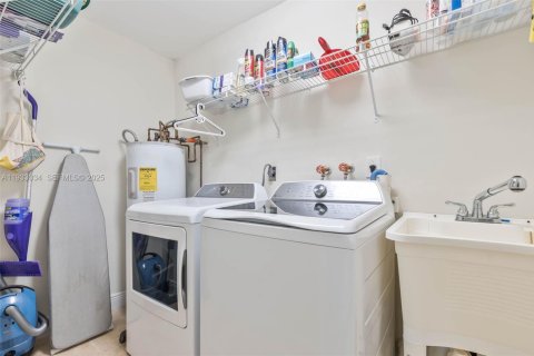 Купить виллу или дом в Пальметто-Бей, Флорида 4 спальни, 317.45м2, № 1991290 - фото 18