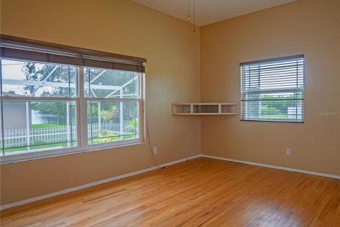 House in Saint Petersburg, Florida 3 bedrooms, 176.89 sq.m. № 1810769 - photo 15
