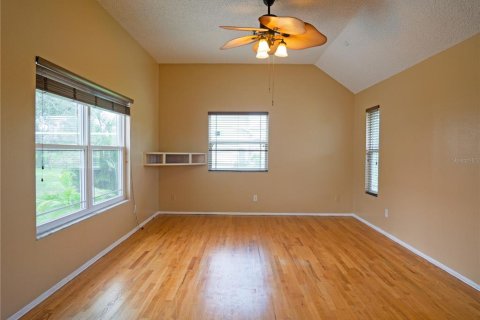 House in Saint Petersburg, Florida 3 bedrooms, 176.89 sq.m. № 1810769 - photo 13