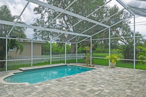 House in Saint Petersburg, Florida 3 bedrooms, 176.89 sq.m. № 1810769 - photo 27