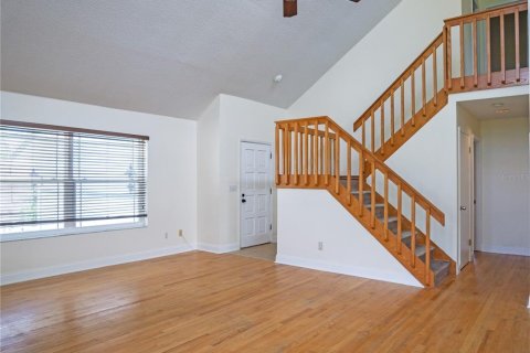 House in Saint Petersburg, Florida 3 bedrooms, 176.89 sq.m. № 1810769 - photo 5