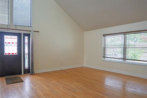 House in Saint Petersburg, Florida 3 bedrooms, 176.89 sq.m. № 1810769 - photo 7