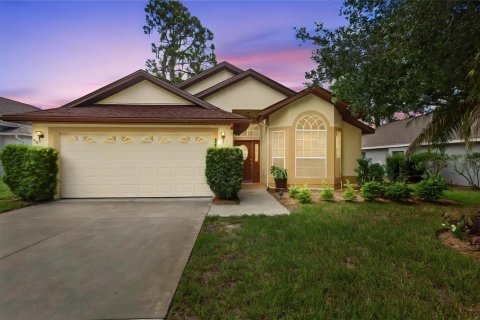 Villa ou maison à vendre à Tavares, Floride: 3 chambres, 140.47 m2 № 2378258 - photo 2