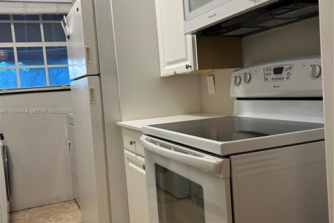 Снять в аренду кондоминиум в Майами-Бич, Флорида 1 спальня, 73.39м2, № 1992573 - фото 9