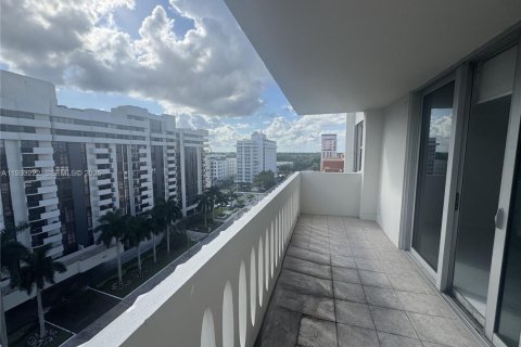 Condo in Coral Gables, Florida, 2 bedrooms № 2152471 - photo 19