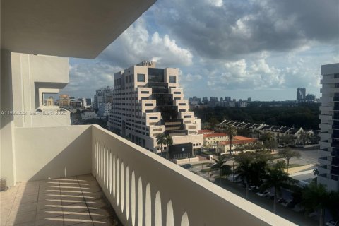 Condo in Coral Gables, Florida, 2 bedrooms № 2152471 - photo 20