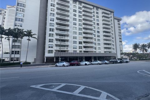 Condo in Coral Gables, Florida, 2 bedrooms № 2152471