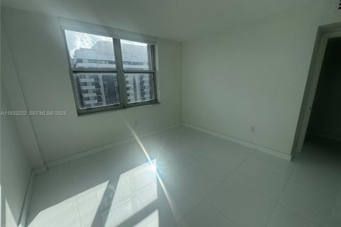Condo in Coral Gables, Florida, 2 bedrooms № 2152471 - photo 10