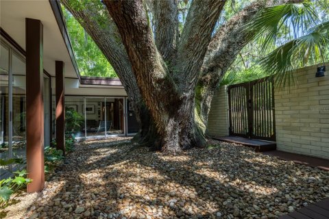House in Gainesville, Florida 3 bedrooms, 206.8 sq.m. № 1650513 - photo 14