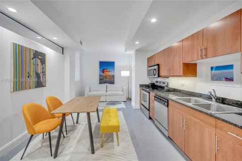 Condo in Miami, Florida, 1 bedroom  № 2170722