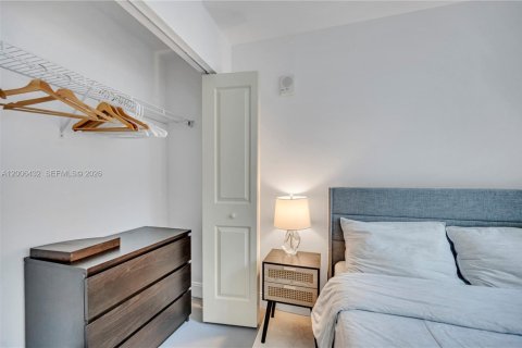 Condo in Miami, Florida, 1 bedroom  № 2170722 - photo 16