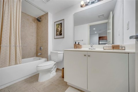 Condo in Miami, Florida, 1 bedroom  № 2170722 - photo 18