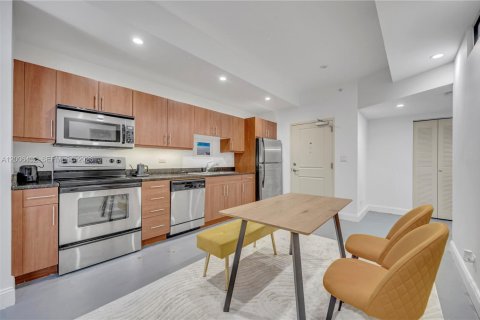 Condo in Miami, Florida, 1 bedroom  № 2170722 - photo 5