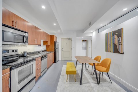 Condo in Miami, Florida, 1 bedroom  № 2170722 - photo 6