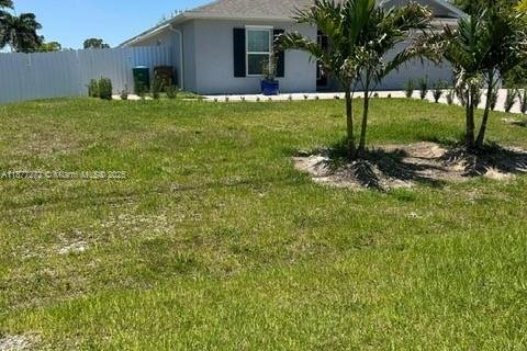 House in Cape Coral, Florida 4 bedrooms № 1969618 - photo 16