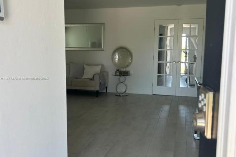 House in Cape Coral, Florida 4 bedrooms № 1969618 - photo 14