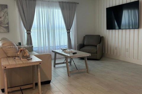 House in Cape Coral, Florida 4 bedrooms № 1969618 - photo 11