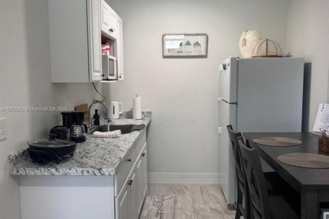 House in Cape Coral, Florida 4 bedrooms № 1969618 - photo 20