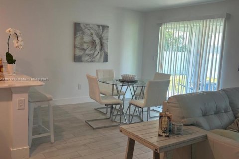 House in Cape Coral, Florida 4 bedrooms № 1969618 - photo 9