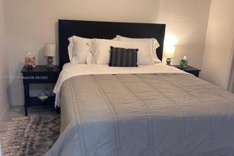 House in Cape Coral, Florida 4 bedrooms № 1969618 - photo 18