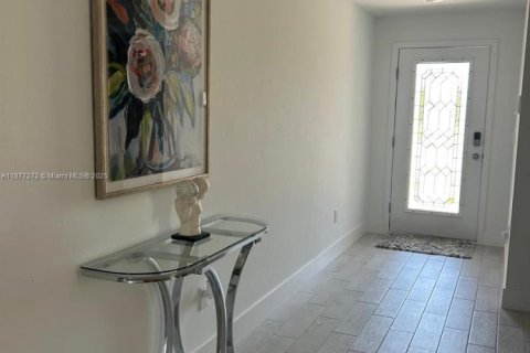 House in Cape Coral, Florida 4 bedrooms № 1969618 - photo 13