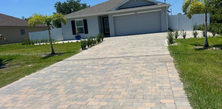 House in Cape Coral, Florida 4 bedrooms № 1969618