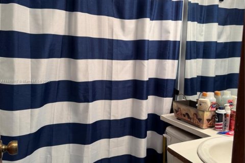 Купить виллу или дом в Майами, Флорида 3 спальни, 123.37м2, № 1931478 - фото 8