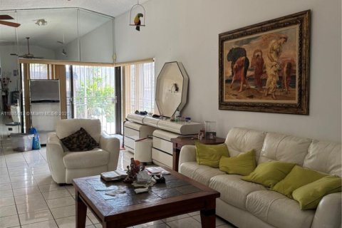 Купить виллу или дом в Майами, Флорида 3 спальни, 123.37м2, № 1931478 - фото 1