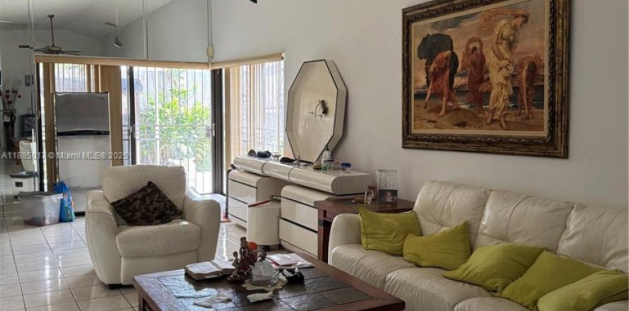 Дом в Майами, Флорида 3 спальни, 123.37м2 № 1931478