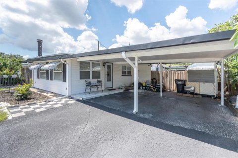 Villa ou maison à vendre à Saint Petersburg, Floride: 2 chambres, 119.38 m2 № 2225997 - photo 2