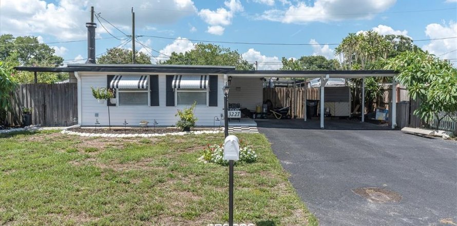 Villa ou maison à Saint Petersburg, Floride 2 chambres, 119.38 m2 № 2225997