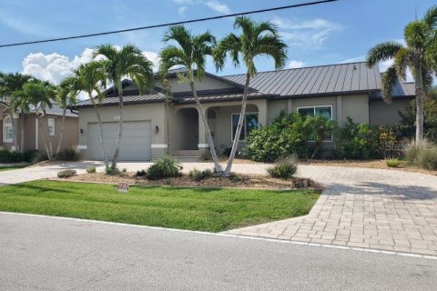 Casa en alquiler en Punta Gorda, Florida, 3 dormitorios, 209.77 m2 № 1792017 - foto 1