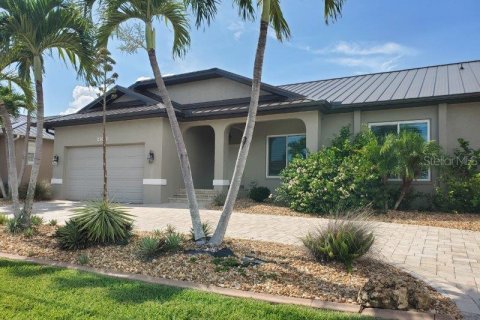 Casa en alquiler en Punta Gorda, Florida, 3 dormitorios, 209.77 m2 № 1792017 - foto 2