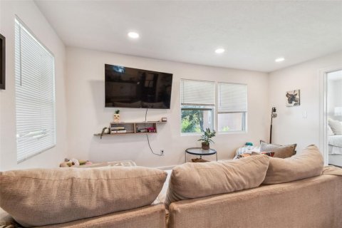 Propiedad comercial en venta en Saint Petersburg, Florida, 2 dormitorios, 96.62 m2 № 1900697 - foto 8