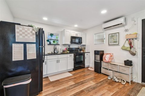 Propiedad comercial en venta en Saint Petersburg, Florida, 2 dormitorios, 96.62 m2 № 1900697 - foto 4