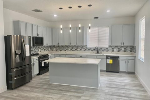 House in Kissimmee, Florida 3 bedrooms, 177.35 sq.m. № 1893640 - photo 8