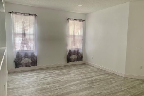 House in Kissimmee, Florida 3 bedrooms, 177.35 sq.m. № 1893640 - photo 13