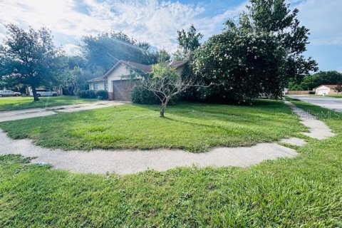 House in Zephyrhills, Florida 3 bedrooms, 153.01 sq.m. № 1821052 - photo 21