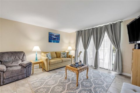 Condo in Daytona Beach, Florida, 1 bedroom  № 1839973 - photo 14