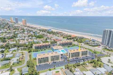 Condo in Daytona Beach, Florida, 1 bedroom  № 1839973 - photo 1