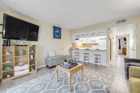 Condo in Daytona Beach, Florida, 1 bedroom  № 1839973 - photo 16