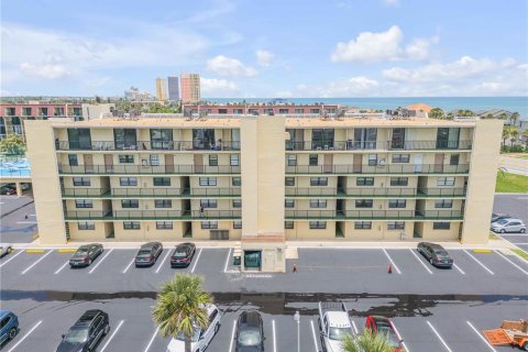 Condo in Daytona Beach, Florida, 1 bedroom  № 1839973 - photo 2
