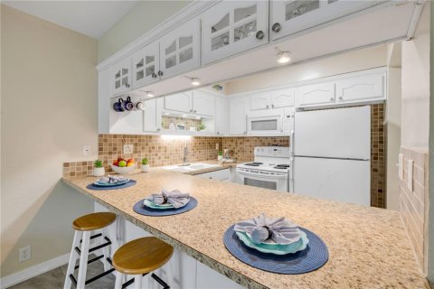 Condo in Daytona Beach, Florida, 1 bedroom  № 1839973 - photo 12