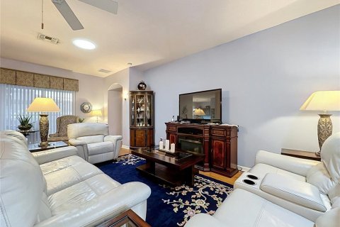 Купить виллу или дом в Клермон, Флорида 8 комнат, 188.68м2, № 2147422 - фото 12