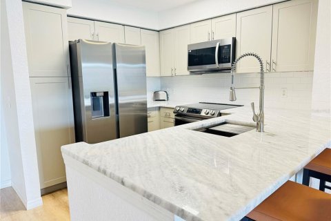 Condo in Orlando, Florida, 2 bedrooms  № 1829436 - photo 4