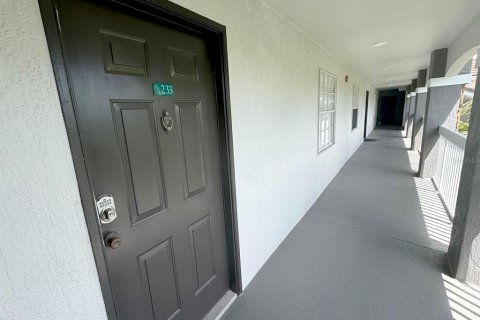 Condo in Orlando, Florida, 2 bedrooms  № 1829436 - photo 2