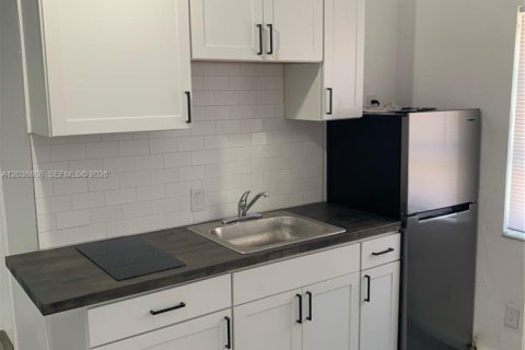 Propiedad comercial en alquiler en Hollywood, Florida № 2085379 - foto 3