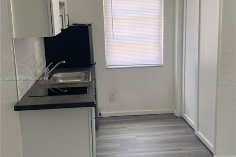 Propiedad comercial en alquiler en Hollywood, Florida № 2085379 - foto 11